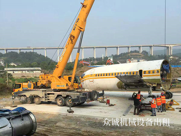 張家界航空學(xué)院320客機(jī)安裝現(xiàn)場(chǎng) 張家界航空學(xué)院320客機(jī)安裝現(xiàn)場(chǎng)